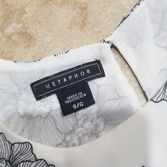 Layered Floral Top by METAPHOR - Picture 9 of 12